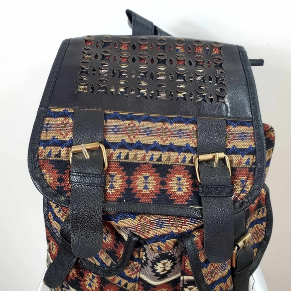 Vintage faux leather backpack - Picture 3 of 11